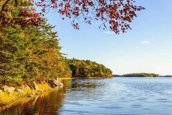 Lago Kejimkujik in autunno da Jeremy Bay Campground — Foto Stock