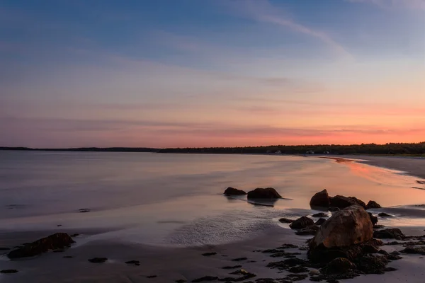 Stranden vid solnedgången (lång slutartid) — Stockfoto
