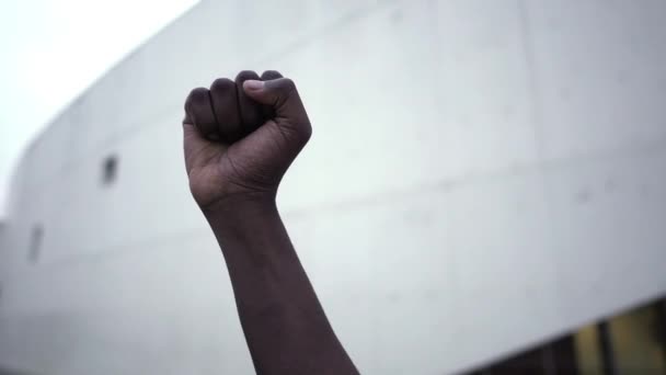 Punho Africano Americano Levantado Protesto Contra Racismo Punho Homem Mostrando — Vídeo de Stock