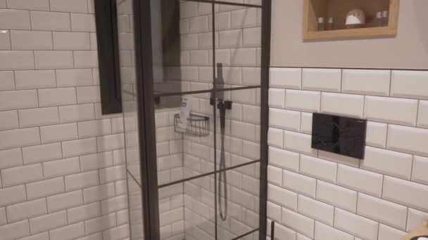 Baño Moderno Interior Dolly Right Shot Decoración Blanca Hay Personas — Vídeos de Stock