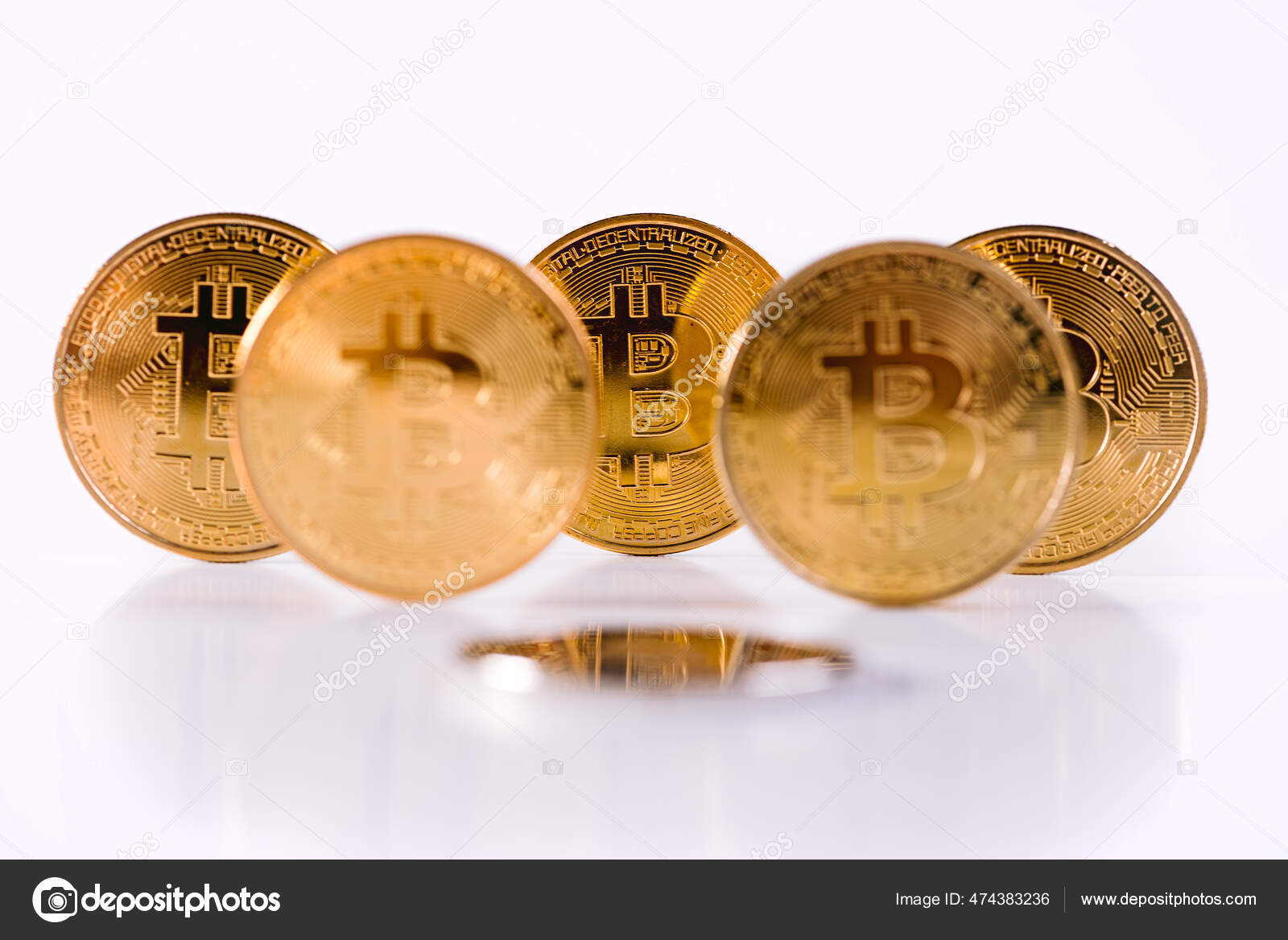 Golden Crypto Bitcoin Coins Standing Triangle Shape Table Isolated White —  스톡 에디토리얼 사진 © oieraso #474383236