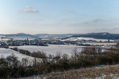 Bavyera 'da karla kaplı odun