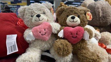 Sevimli Teddy Bears Holding Heart Plush Oyuncakları Sevgililer Günü Hediyeler Günü Konsepti, Litvanya, Kedainiai, 01.26.2026: 36