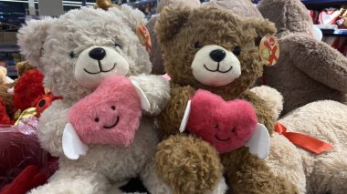 Sevimli Teddy Bears Holding Heart Plush Oyuncakları Sevgililer Günü Hediyeler Günü Konsepti, Litvanya, Kedainiai, 01.26.2026: 36