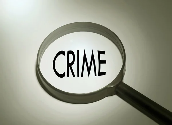 Lupa con la palabra crimen. Búsqueda de delitos — Foto de Stock