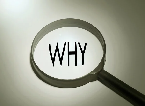 Lupe mit dem Wort "Warum". Suche nach den Gründen — Stockfoto