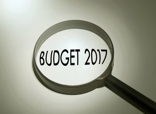 带字预算 2017年放大镜 — 图库照片