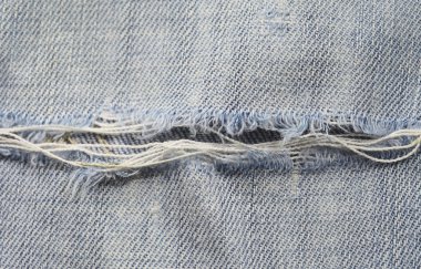 yırtık kot pantolon