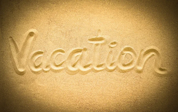 Vakantie woord op zand — Stok fotoğraf