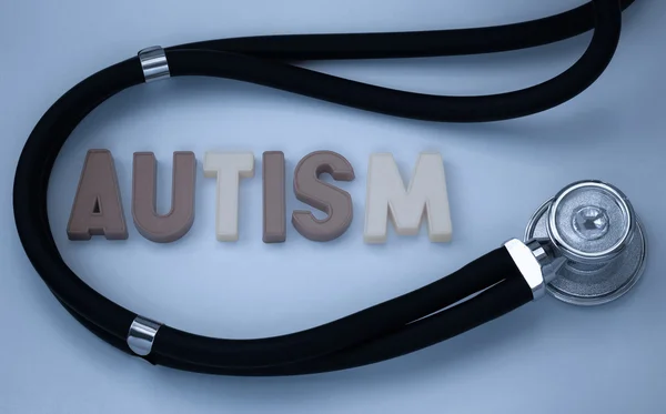 Woord autisme en stethoscoop — Stockfoto