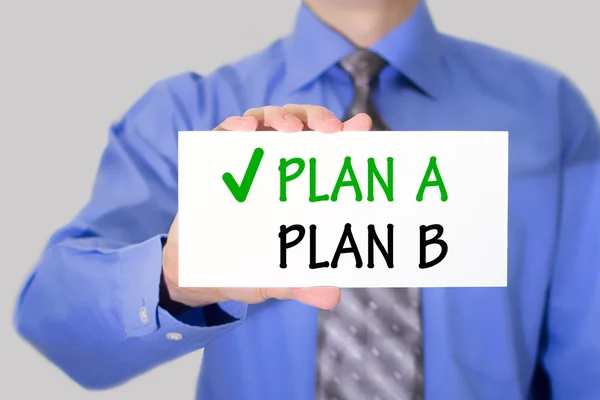 Geschäftsmann in blauem Hemd und grauer Krawatte zeigt eine Karte mit der Aufschrift Plan a — Stockfoto