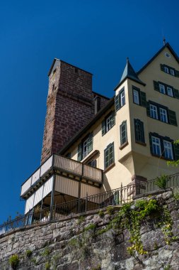 Kara Orman Köyü 'nün güneybatısında tarihi bir şato gezisi