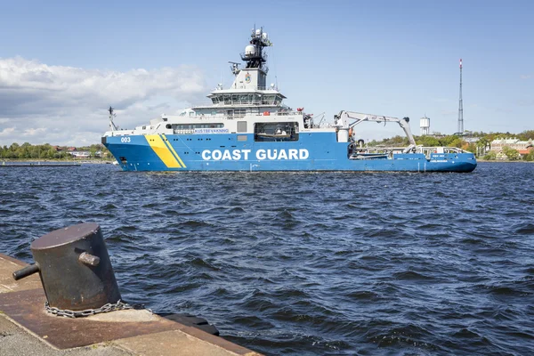 Garde côtière dans le port — Photo