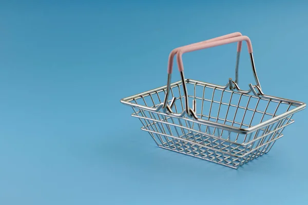 Small Shopping Cart Turquoise Background Copy Space Shopping Concept — Stock Photo, Image
