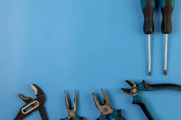 Een Set Van Reparatie Tools Schroevendraaiers Tangen Fittingen Een Lichtblauwe — Stockfoto