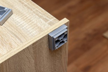 Mobilya montajı. Taşınma, ev dekorasyonu, mobilya tamiri ve yenileme