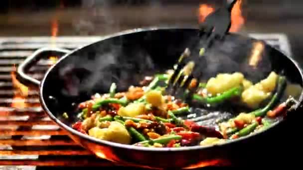 Una Miscela Verdure Diverse Alla Griglia Una Padella Calda Friggere — Video Stock