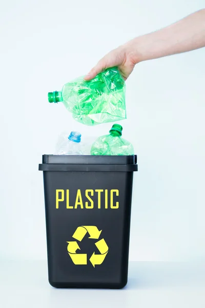 Behållare för återvinning - plast. — Stockfoto