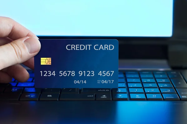 Credit card payment on the internet. — Stockfoto