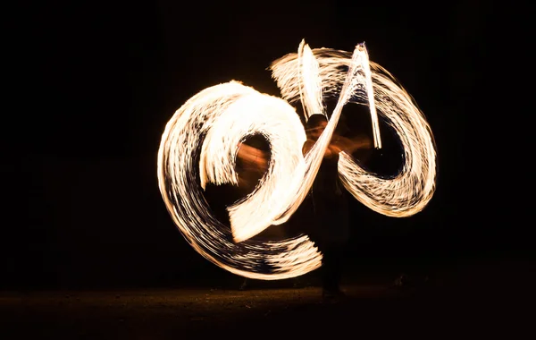 Fire Show performed by unknown person. Long Exposure Photography — Stock Photo, Image