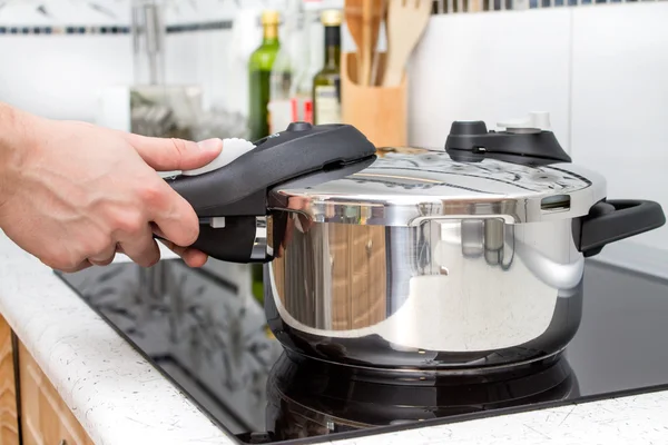 Pot de cuisson en aluminium haute pression avec couvercle de sécurité Images De Stock Libres De Droits