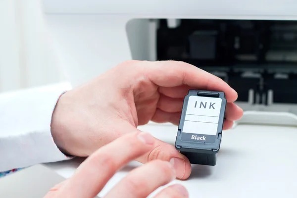 Man replace black ink cartridge in white printer — Stock Photo, Image