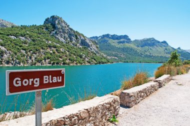 Mallorca, Balear Adaları, İspanya: işaret ve Gorg Blau, Palma şehir ve çevresindeki su sağlayan bir yapay göl manzarası