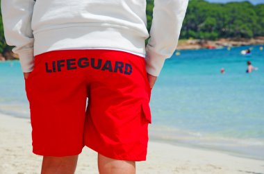 Cala Formentor plaj üzerinde cankurtaran