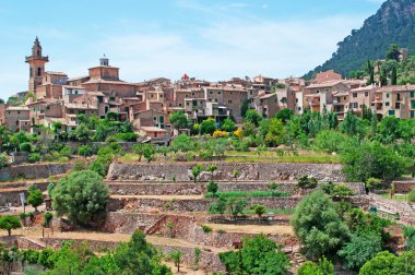 Mallorca, Balear Adaları, İspanya: eski kasaba Valldemossa, Palma de Mallorca yaklaşık 20 km, bir tepe üzerinde tünemiş panoramik manzaralı