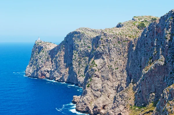 Mallorca, Balear Adaları, İspanya: panoramik kap de Formentor ve deniz feneri, Serra de Tramuntana dağ aralığının üst uç Akdeniz'in buluştuğu adanın kuzey ucunda — Stok fotoğraf