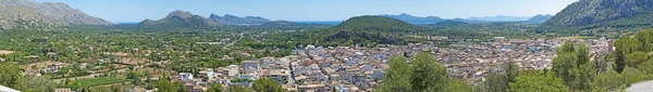 Mallorca, Baleári-szigetek, Spanyolország: panorámás kilátás nyílik a régi város Valldemossa — Stock Fotó
