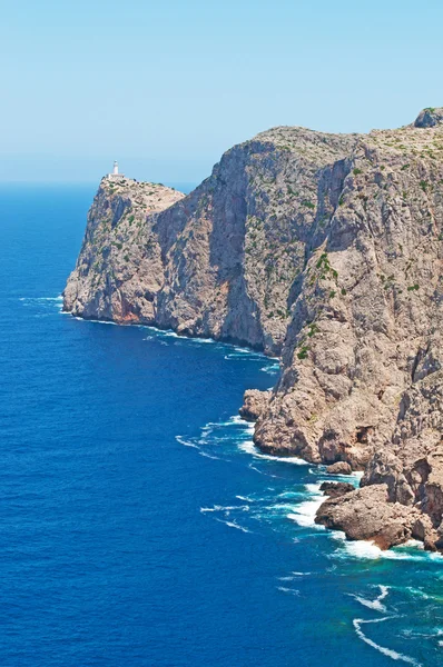 Mallorca, Balear Adaları, İspanya: panoramik kap de Formentor ve deniz feneri, Serra de Tramuntana dağ aralığının üst uç Akdeniz'in buluştuğu adanın kuzey ucunda — Stok fotoğraf