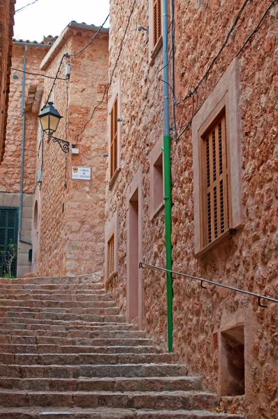 Μαγιόρκα, Νησιά Βαλεαρίδες, Ισπανία: ένα δρομάκι στο το παλιό χωριό του Fornalutx — Φωτογραφία Αρχείου