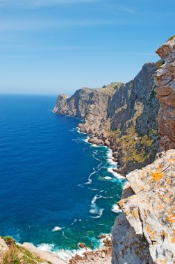 Mallorca, Balear Adaları, İspanya: Cap de Formentor, panoramik manzarasını Serra de Tramuntana dağ aralığının üst uç Akdeniz'in buluştuğu adanın kuzey ucunda