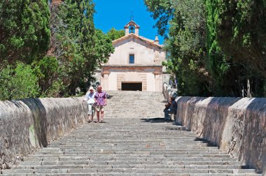 Mallorca, Balear Adaları, İspanya: insan Pollenca, 365 adımları küçük kilise Virgen de los Angeles'a giden büyük merdiven içinde 365 Calvary aşağı (adımları alt) geliyor