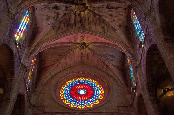 Mallorca, Balearic Islands, Spain: the interior of the Cathedral of Santa Maria of Palma, known as La Seu, the Gothic Roman Catholic cathedral of Palma de Mallorca — Stock Photo, Image