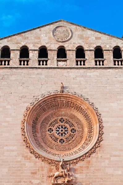 Maiorca, Ilhas Baleares, Espanha: a fachada da Basílica de São Francisco em Palma de Maiorca, uma igreja tipicamente Maiorca do século XIII com uma enorme muralha de arenito e uma grande janela de rosas — Fotografia de Stock