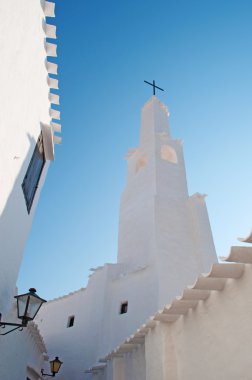 Menorca, Balear Adaları, İspanya: bucak kilisede arka sokaklara Binibeca Vell ünlü şehir