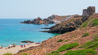 Menorca, Balear Adaları, İspanya: koyun ve Cala Mesquida beach görünümünü Punta de eski watchtower ile sa Torre