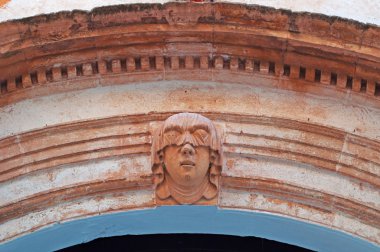 Menorca, Balear Adaları, İspanya: Es Squar, Ciutadella eski kasaba meydanında tarihi bir sarayda mimarisinde ayrıntılarını