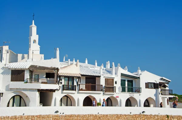 Minorca, Isole Baleari, Spagna: lo skyline delle case bianche della famosa città di Binibeca Vell — Foto Stock