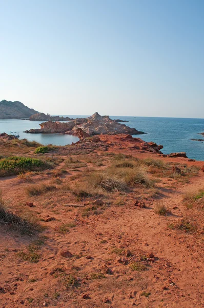 Minorca, Isole Baleari, Spagna: veduta della baia e della spiaggia di Cala Pregonda — Foto Stock