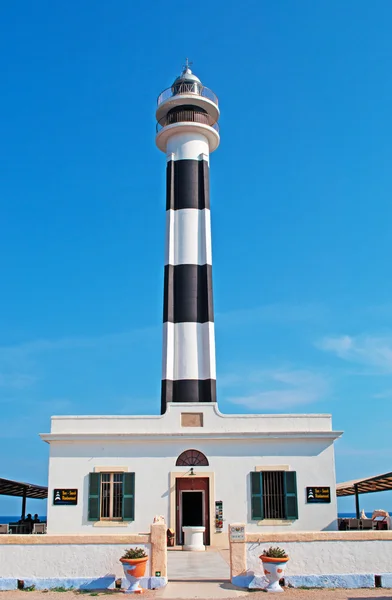 Menorca, Balearerna, Spanien: utsikt över den berömda fyren Cap d'Artrutx i långt southeasten av ön — Stockfoto