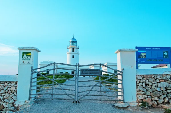 Menorca, Balearic Islands, Spain: the wooden fence of the Cap de Cavalleria lighthouse — Stock Photo, Image