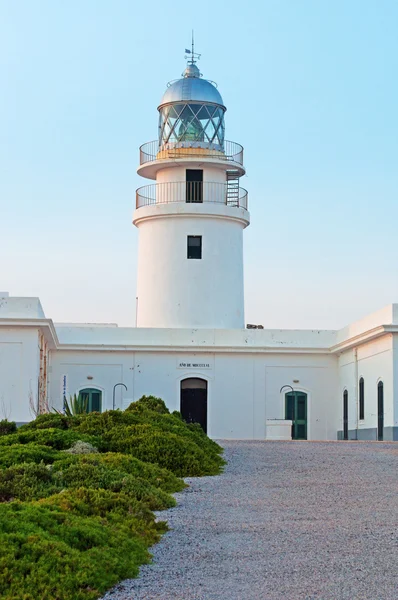 Menorca, Balearen, Spanje: uitzicht op de vuurtoren van Cap de Cavalleria — Stockfoto