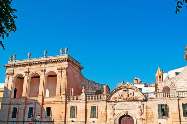 Menorca, Ilhas Baleares, Espanha: detalhes do Palácio Torre Saura, um dos principais locais de interesse turístico na cidade velha de Ciutadella — Fotografia de Stock