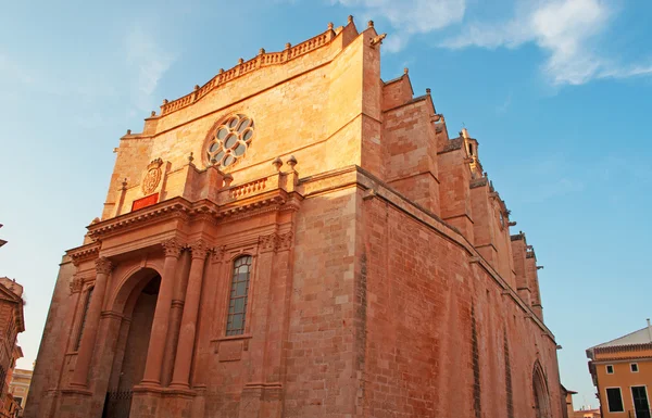 Menorca, Ilhas Baleares, Espanha: a praça com a Basílica Catedral de Ciutadella na cidade velha — Fotografia de Stock