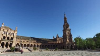 Seville, Endülüs, İspanya - 14 Nisan 2016: İspanya Meydanı