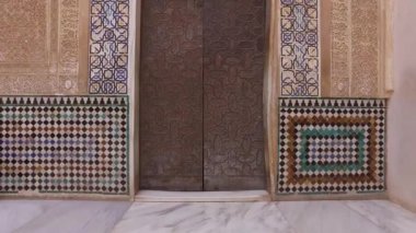 Granada, Endülüs, İspanya - 17 Nisan 2016: Alhambra palace ve Granada içinde yer alan kale karmaşık