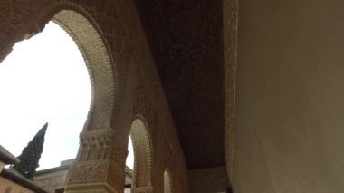 Granada, Endülüs, İspanya - 17 Nisan 2016: Alhambra palace ve Granada içinde yer alan kale karmaşık
